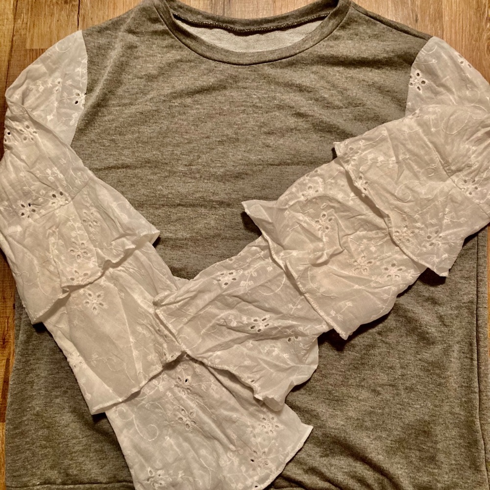 Gray sweater/blouse !